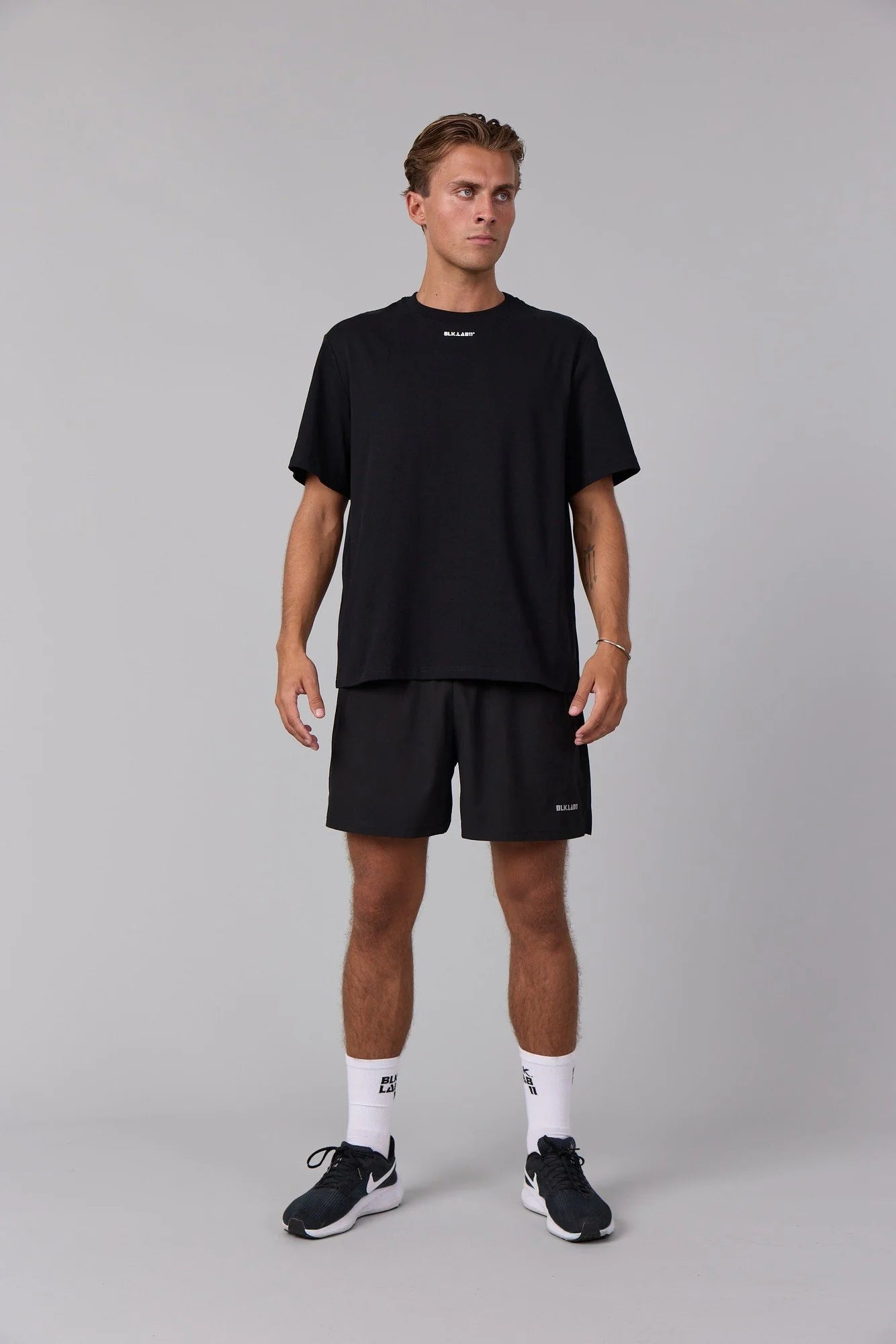 11ESSENTIAL ACTIVE SET hover