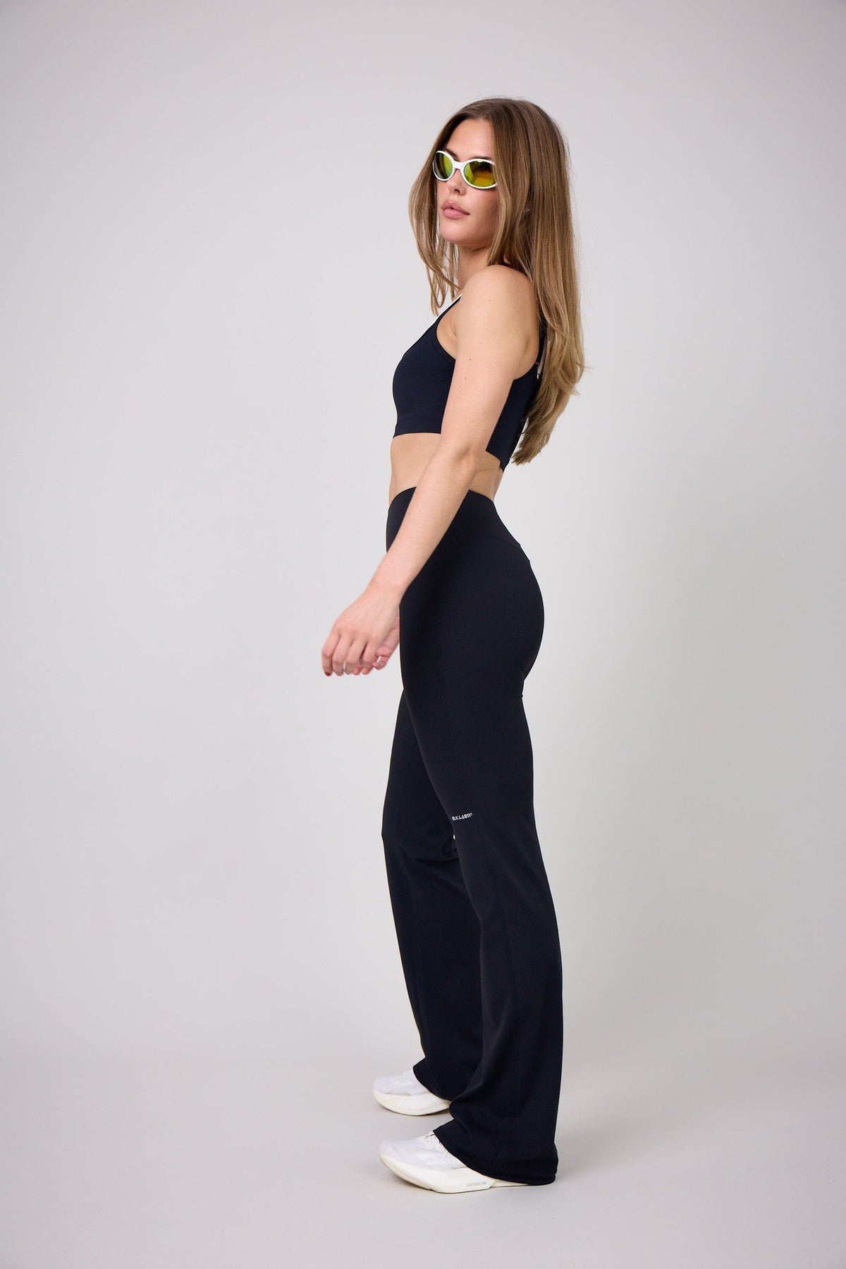 11GROUNDING FLARED PANTS