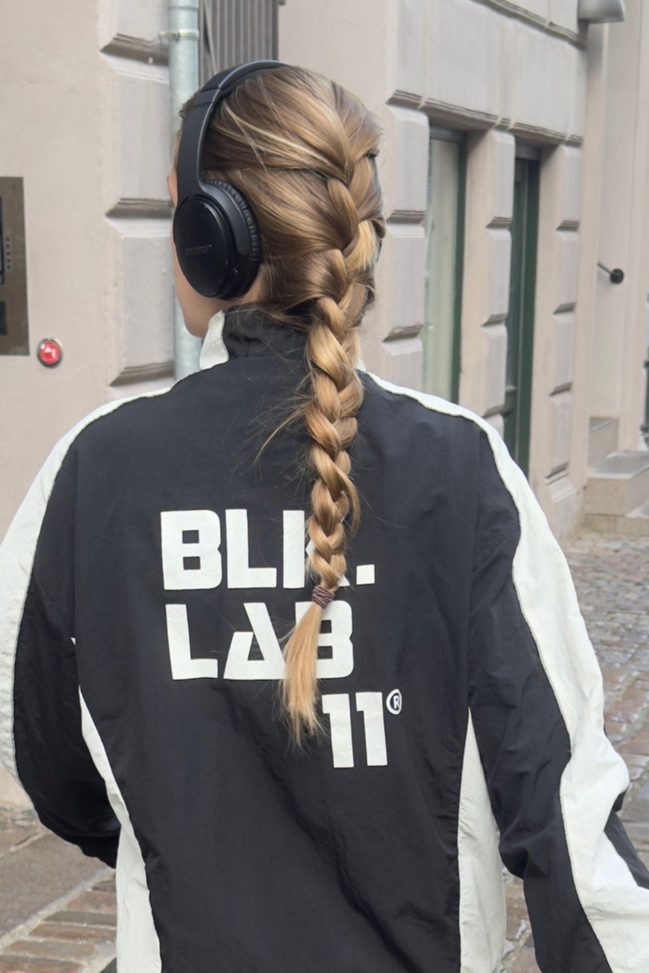 11UNSTOPPABLE WINDBREAKER hover